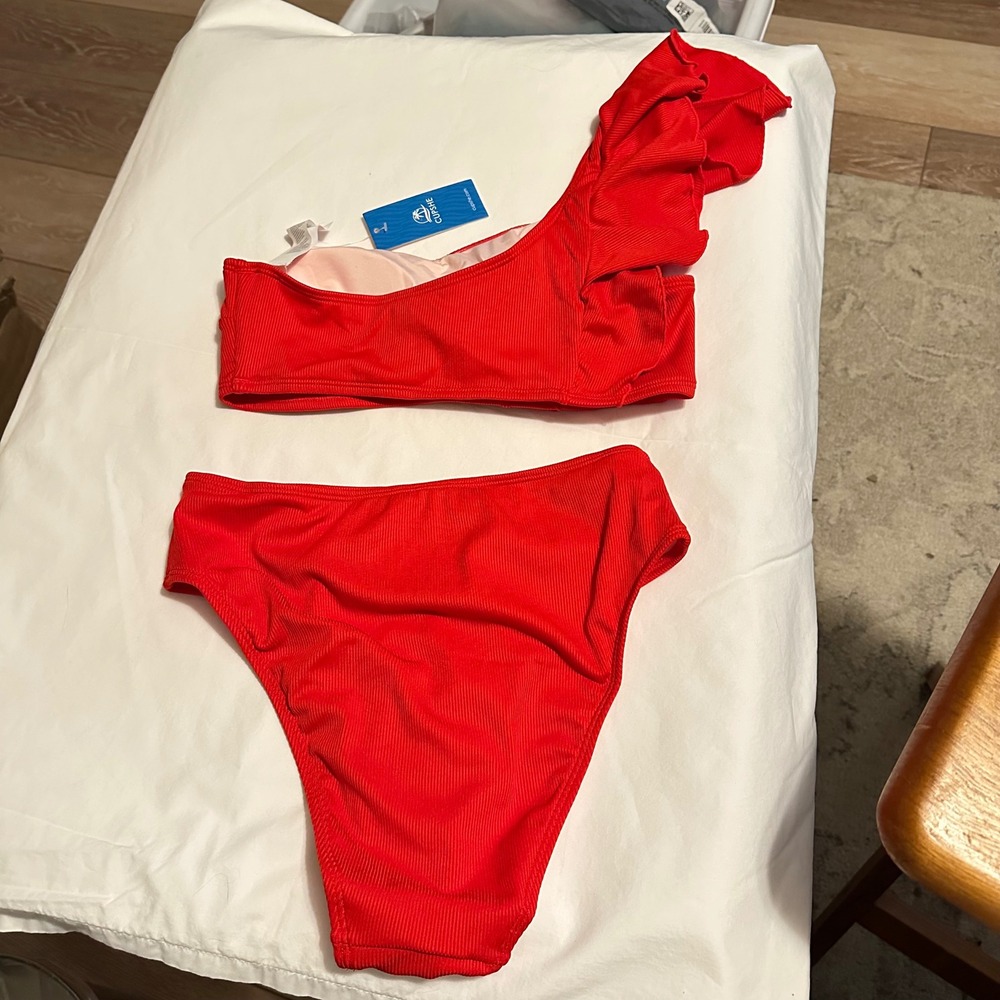 NEW Cupshe Red Ribbed One Shoulder Ruffle Bikini High Waisted Size Small Beach - Picture 5 of 9